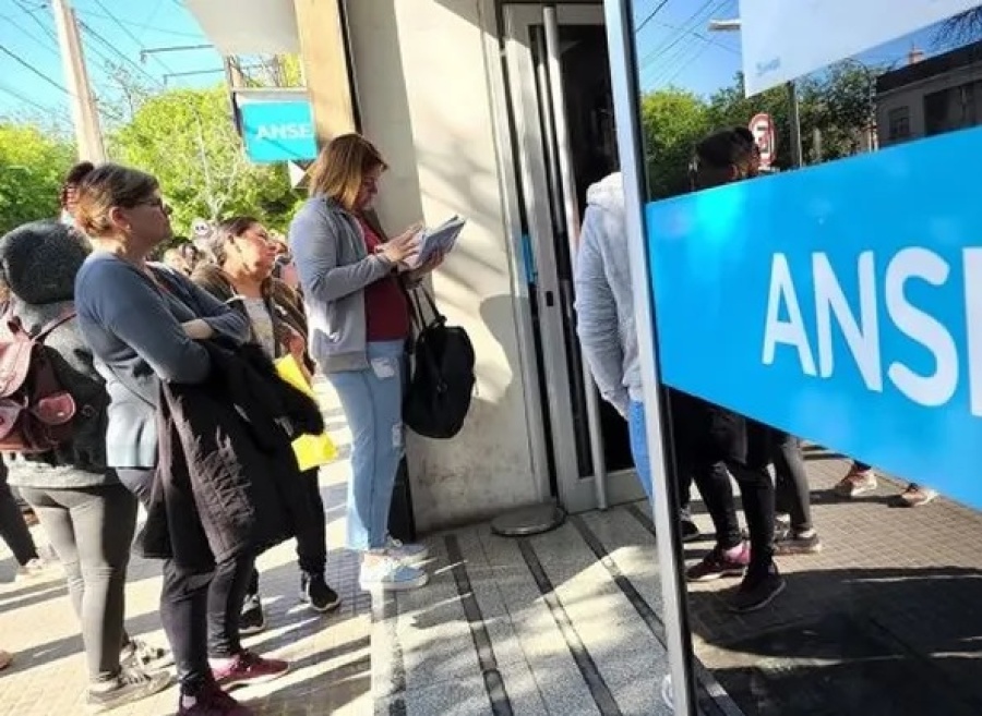 ANSES informó quiénes cobrarán este jueves la primera cuota del refuerzo alimentario de 45 mil pesos