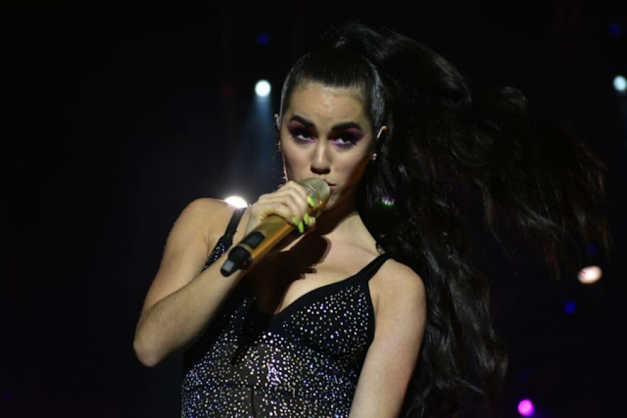 El chofer de colectivo fan de Lali sí existe: un conductor ”enloqueció” a sus pasajeros en honor a la cantante argentina