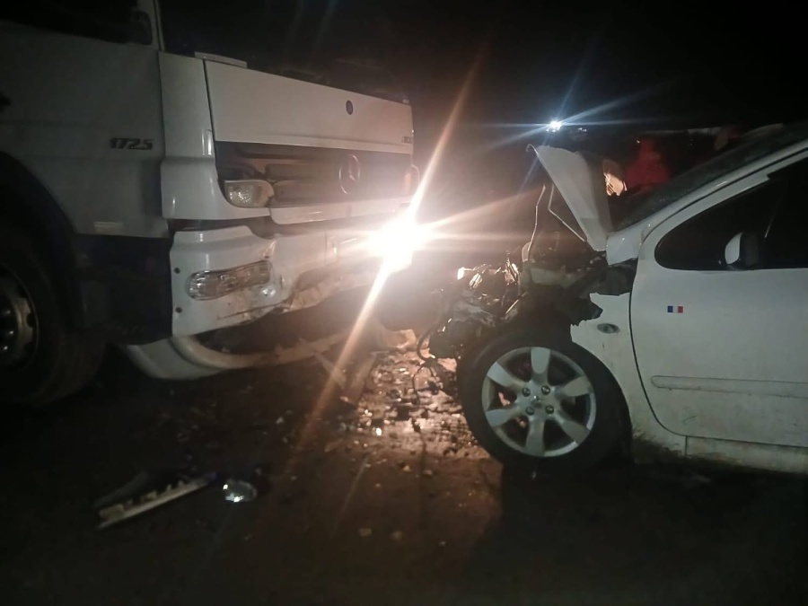 Otro choque en la Ruta 36: un auto y un camión impactaron de frente y murió una persona