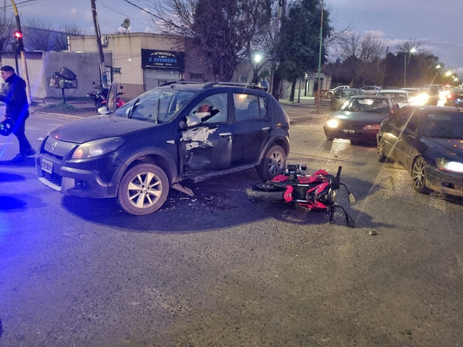 Un joven motociclista resultó herido tras un choque en Melchor Romero