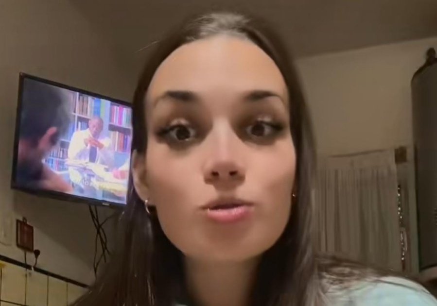 Se mudó a la casa de su bisabuela y encontró en el celular fotos ”extrañas” que fueron sacadas a las tres de la mañana