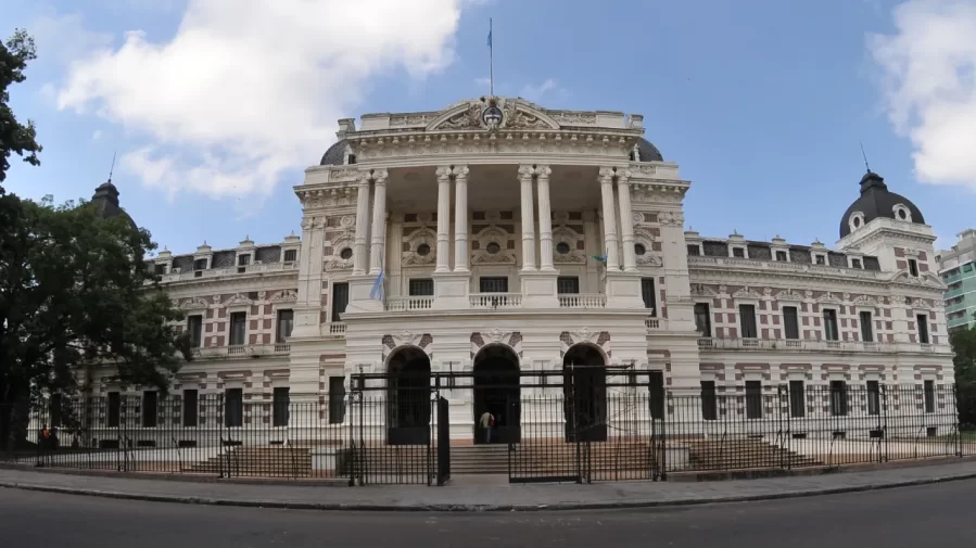 La Provincia informó el cronograma de pagos para estatales, docentes y personal de salud