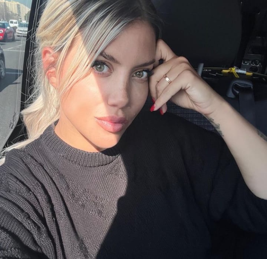 El ”palito” de Wanda a la China Suárez en pleno avión