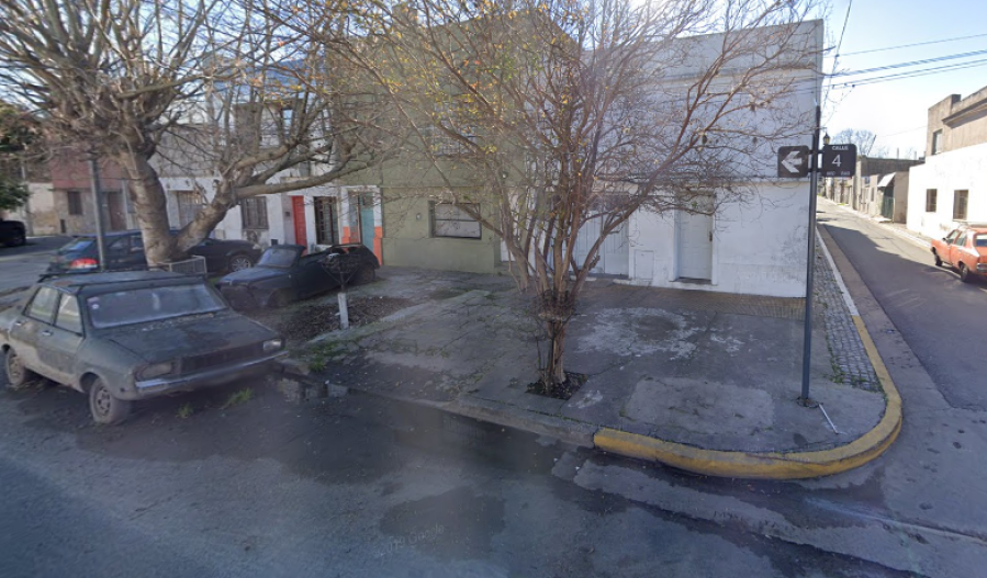 Denuncian una pérdida de agua en Tolosa desde hace varios meses