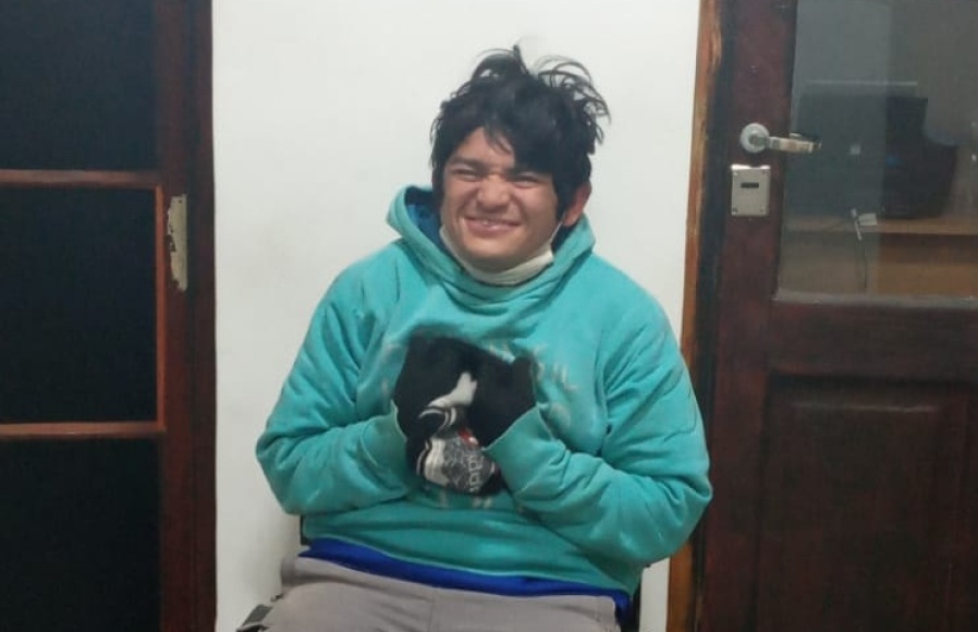 Encontraron a un hombre perdido en Ensenada y necesitan ubicar a su familia