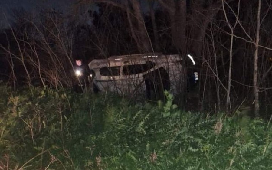 Un conductor volcó en Camino Centenario porque se le cruzó un caballo: trabajadores aseguran que ”no hay que confiarse”