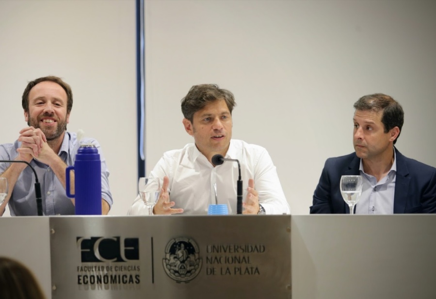 Kicillof pasó por la Facultad de Ciencias Económicas de la UNLP y debatieron las posibilidades de desarrollo en la Provincia