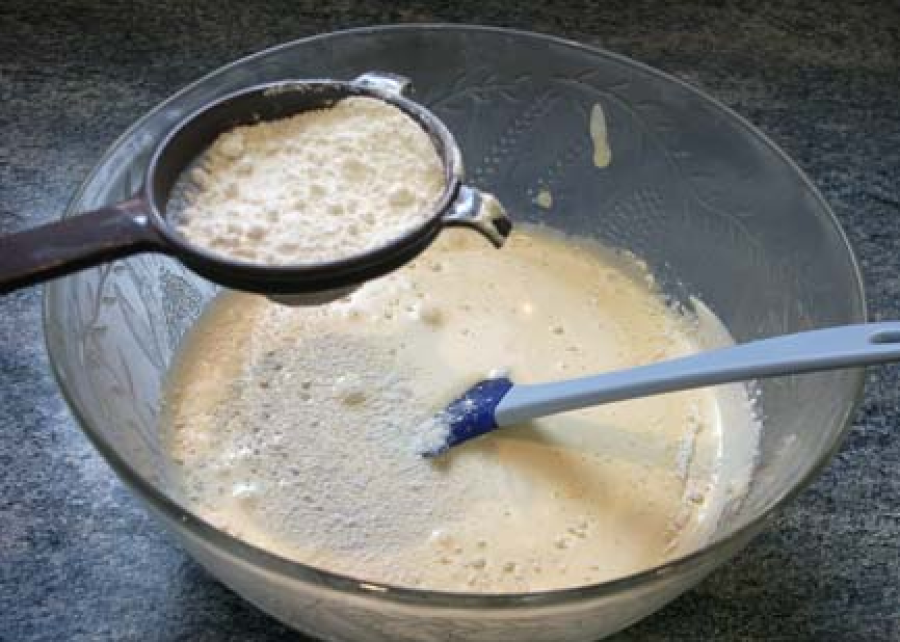 ”Nunca vi algo tan horrible”: una joven hizo un bizcochuelo en el microondas y la foto del resultado final fue viral