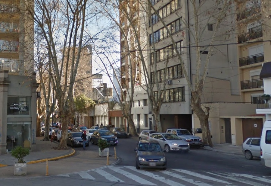 Una platense fue ahorcada por su pareja en un departamento del centro y logró zafarse de milagro