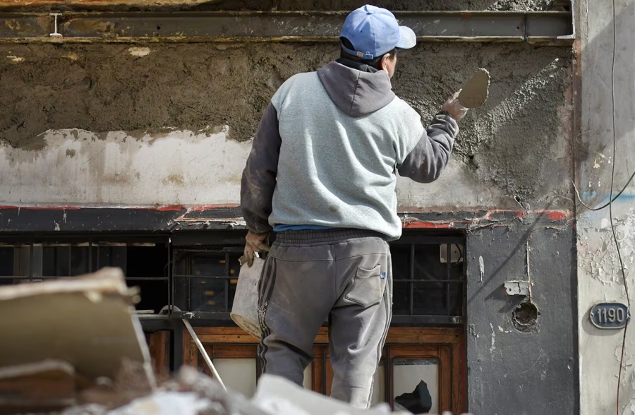 Se oficializaron los aumentos en el salario mínimo, vital y móvil hasta marzo: llegará a 296 mil pesos