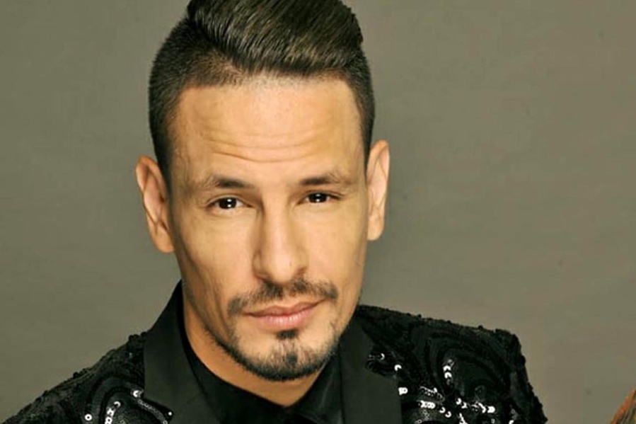 Rodrigo Tapari nos presenta ”No me mires así”