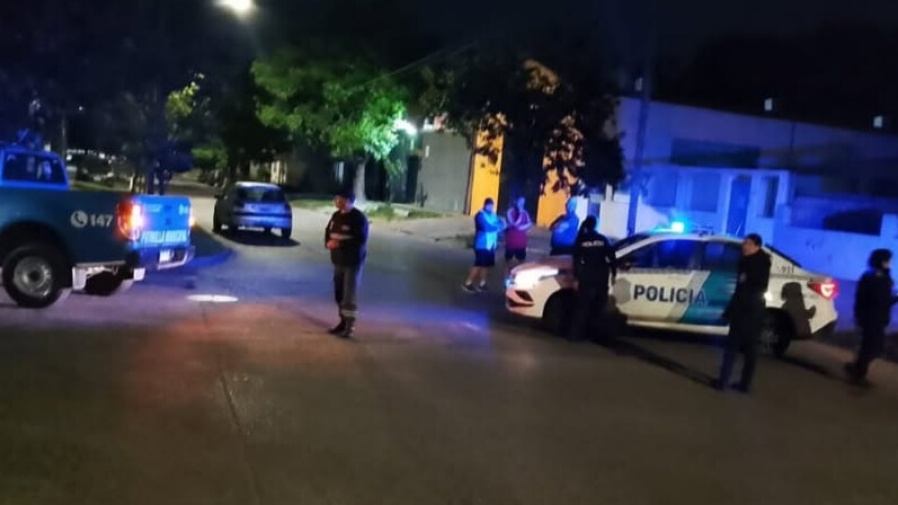 Impresionante choque: Un hombre fue arrastrado por un auto en La Plata