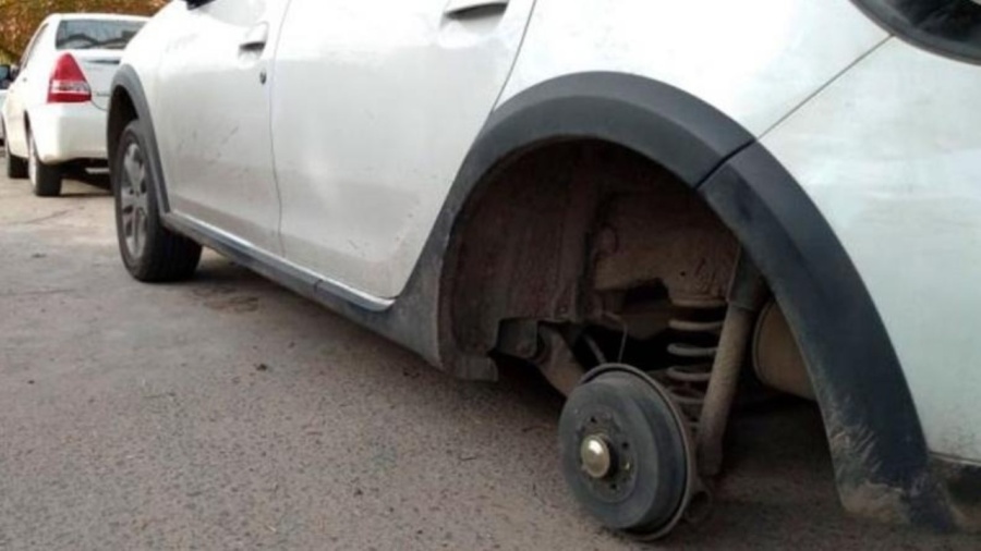 Delincuentes ”roba ruedas” de Gonnet tienen en vilo a los vecinos