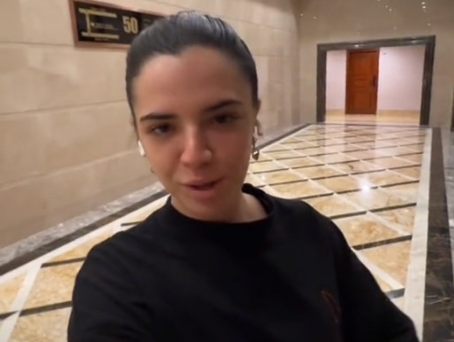 Mostró todo lo que puede hacer en su edificio sin la necesidad de salir a la calle y se volvió viral