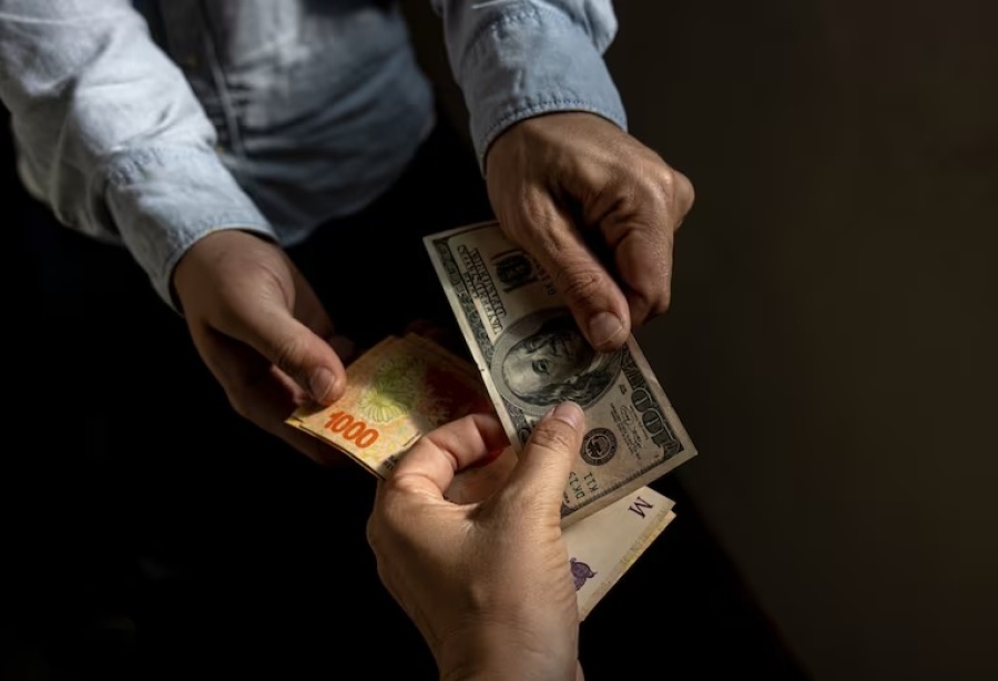 Un amigo le consultó si podía prestarle ”de casualidad” 600 mil pesos, mostró el chat y se picó el debate: ”Me da cosa...”