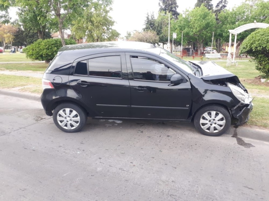 Triple choque tras una persecución de dos delincuentes que habían robado un auto en La Plata