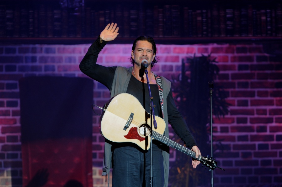 Ricardo Arjona nos presenta ”Ella sabe”