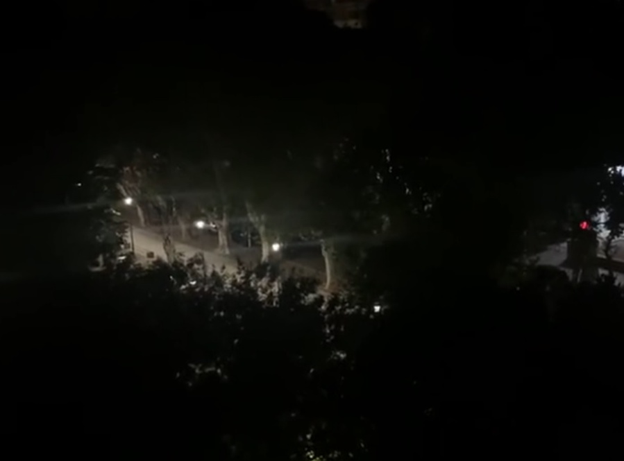 Madrugada insoportable en Plaza Malvinas: los vecinos estallaron por una ”fiesta” a cielo abierto