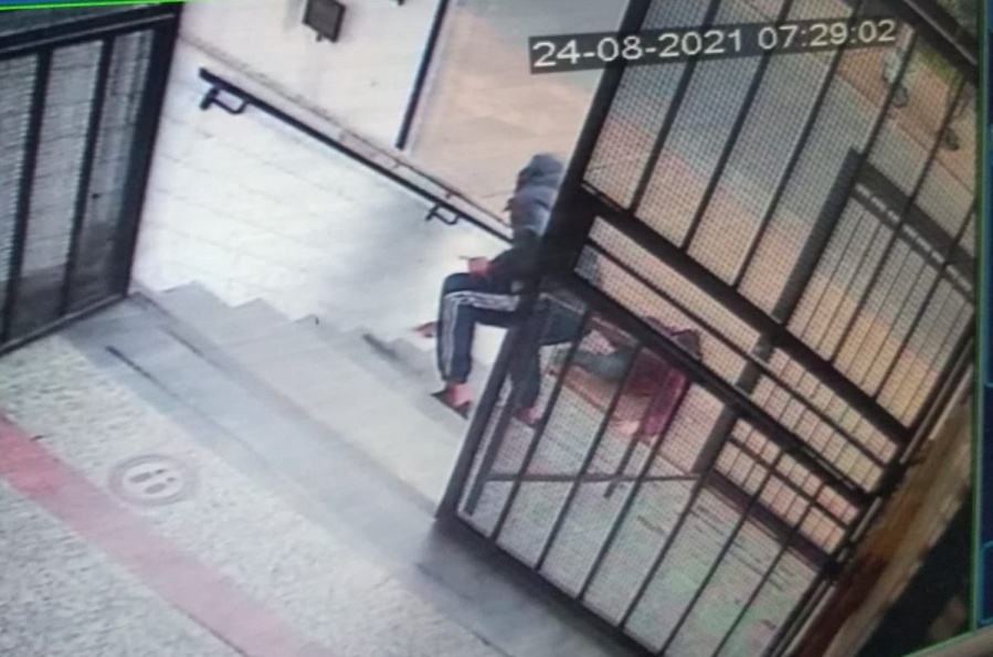 Detuvieron a un delincuente que le había robado a un chico en la puerta de un colegio de Villa Elvira
