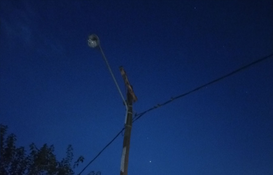 Vecinos reclaman por ”una boca de lobo” en una cuadra de Los Hornos