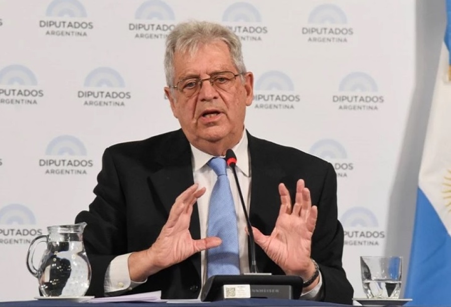 El número 2 de Massa apuró a los economistas de Juntos por el Cambio en las redes sociales por la deuda en pesos