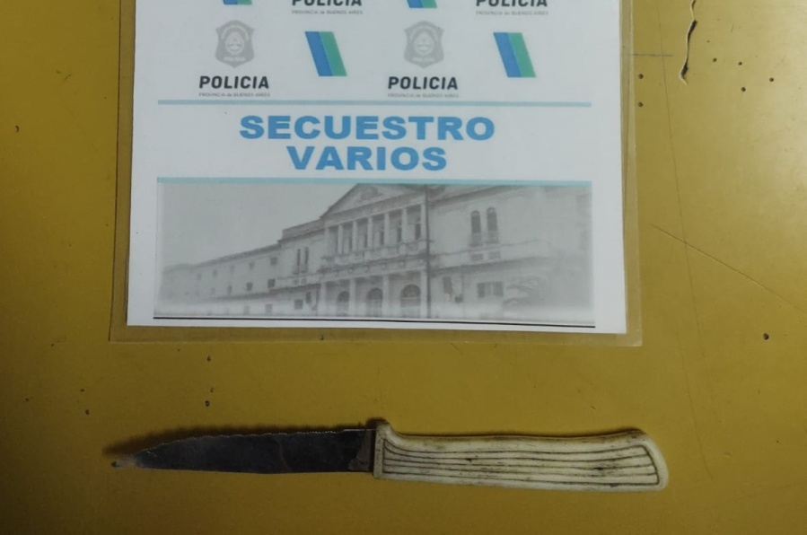 Menor atacó con un cuchillo y le robó a dos mujeres policías en La Plata