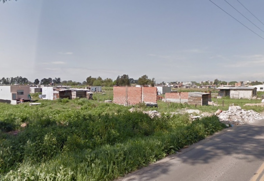 Balearon a un chico en Villa Elvira para robarle el celular