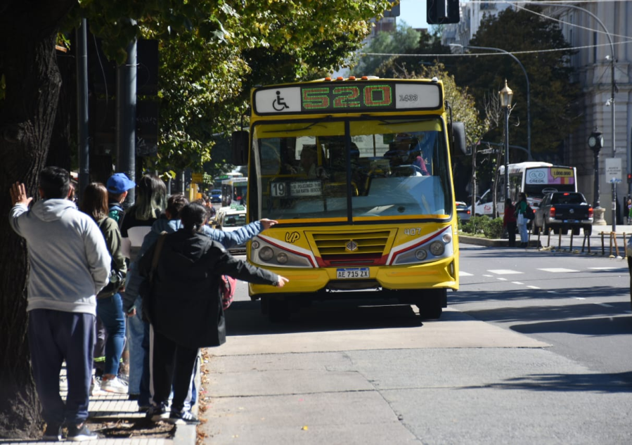 Una familia promedio del AMBA sin subsidios ya destina 118.825 pesos para pagar luz, agua, gas y transporte