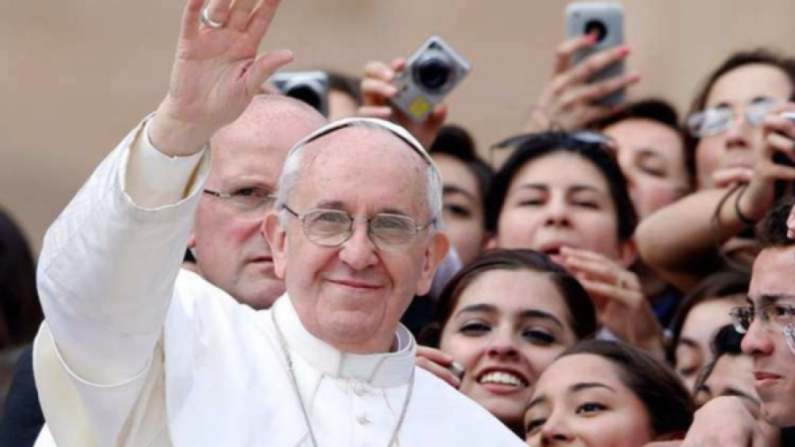 El Papa se refirió a la violencia hacia las mujeres como ”una llaga abierta”