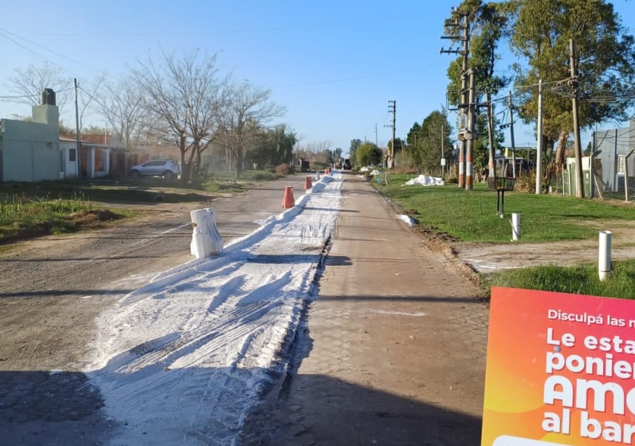 Comenzó una obra clave en la avenida 155 de Los Hornos que beneficiará a alumnos y familias de la zona