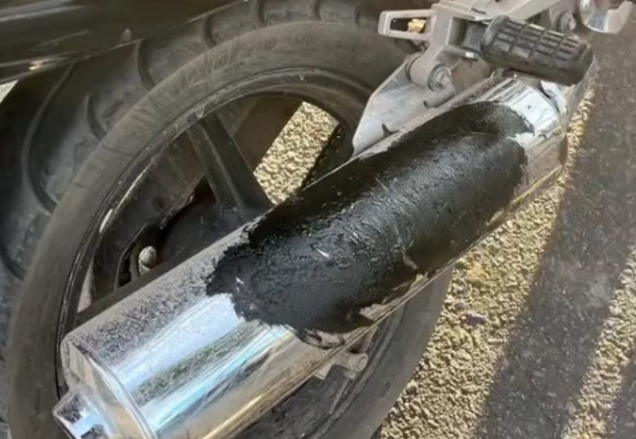 Era su primera cita y tuvo un insólito accidente con el caño de escape: ”Chicos yo no sabía dónde tenía que apoyar el pie”