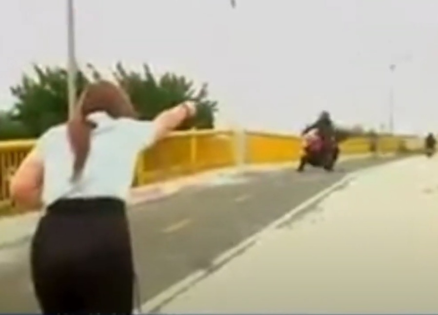 ”Amigo, estamos en vivo”: quisieron robarle a una movilera en medio de una nota sobre la final de la Copa Libertadores