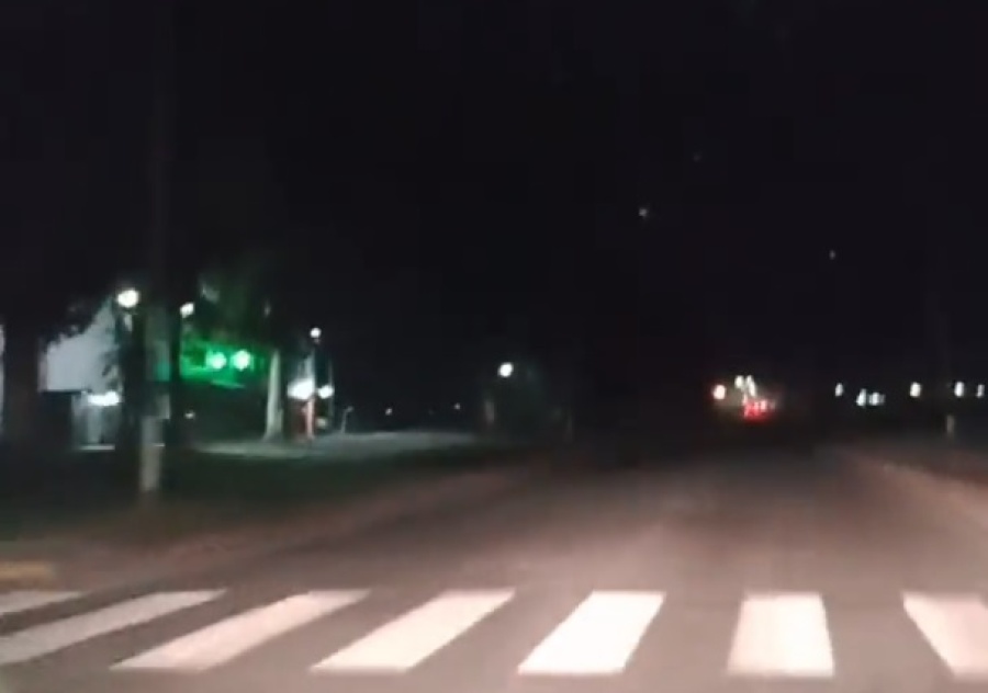 En un tramo de 20 cuadras de Villa Elvira reclamaron por mayor iluminación