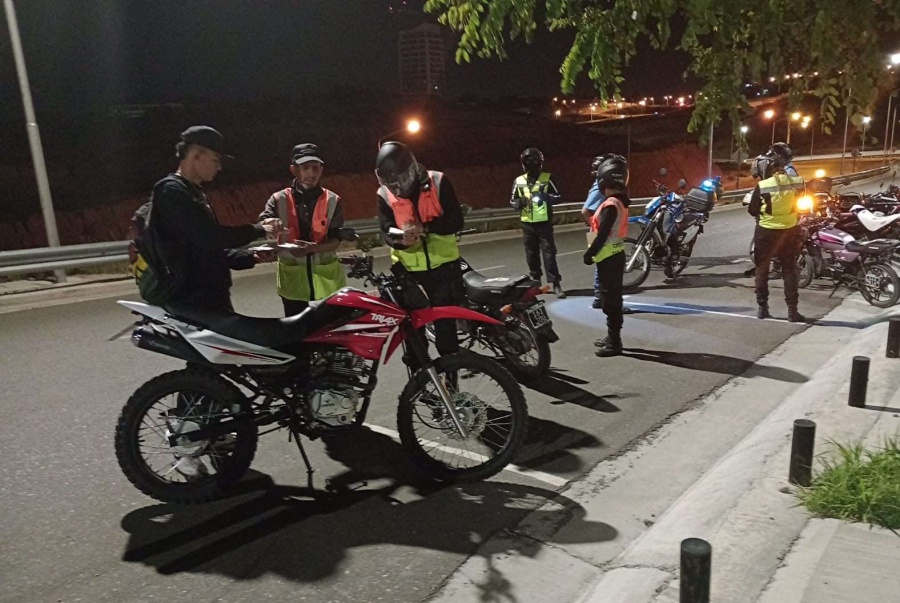 Una concejala propuso controlar las juntadas y picadas nocturnas de motos en La Plata
