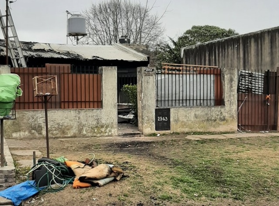 Denunciaron que quieren usurpar la casa del padre e hijo que murieron en Los Hornos tras un incendio