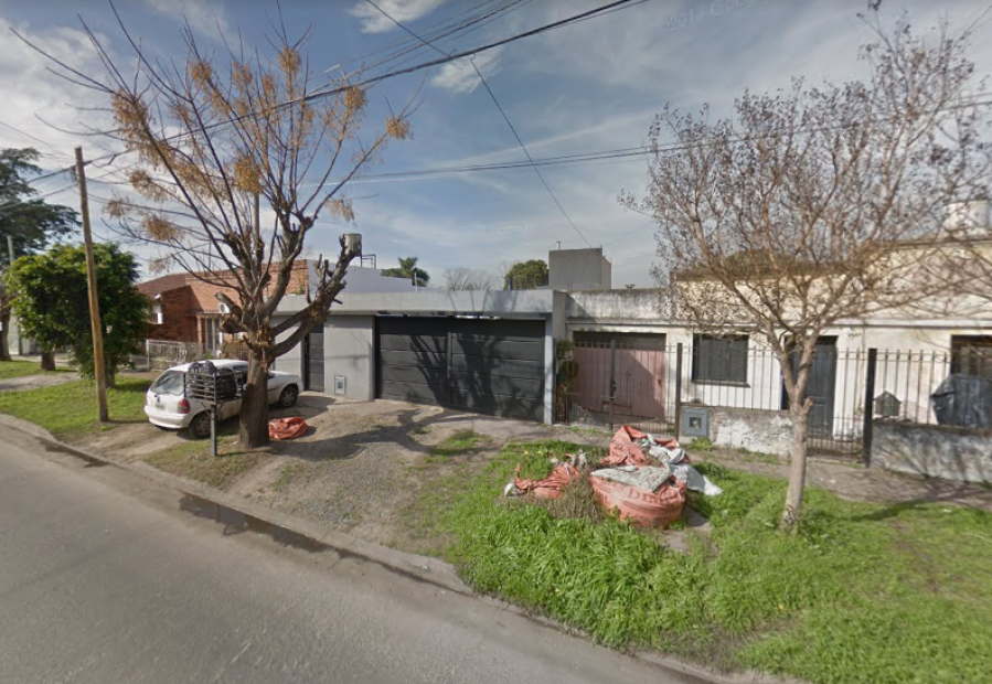 Entraron a robarle a una pareja de jubilados en Los Hornos, ella no aguantó los nervios y se infartó