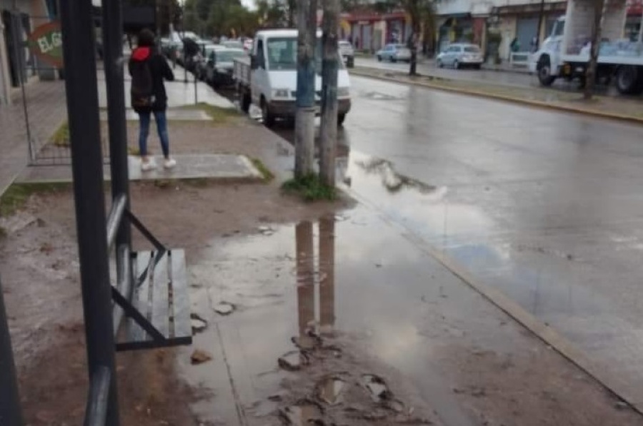 Vecinos de Lisandro Olmos denuncian ”abandono en pleno centro”