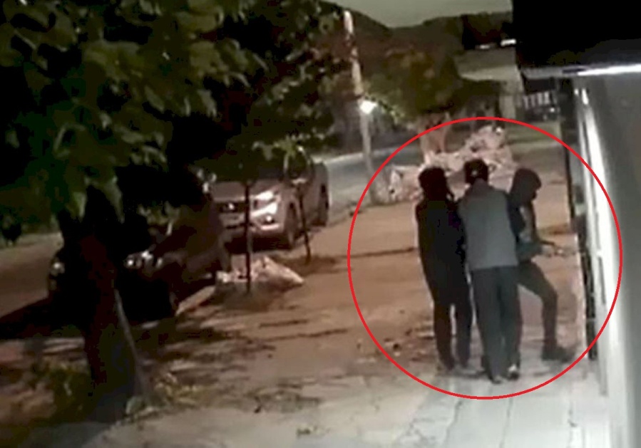 En segundos, delincuentes se metieron a una casa en Villa Elvira