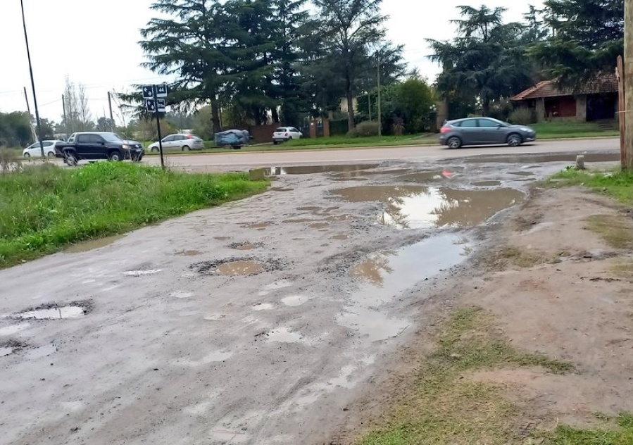 En Etcheverry reclamaron por el mejorado de las calles que cruzan la avenida 44