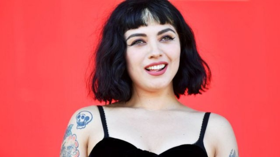 Mon Laferte estrena la versión en vivo de “Mi niña”