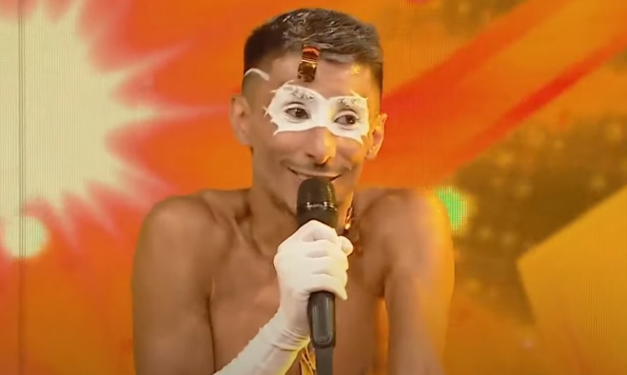 Es oriundo de Tucumán, interpretó el himno nacional y Emir Abdul apretó el botón dorado: ”Naciste para ser artista”