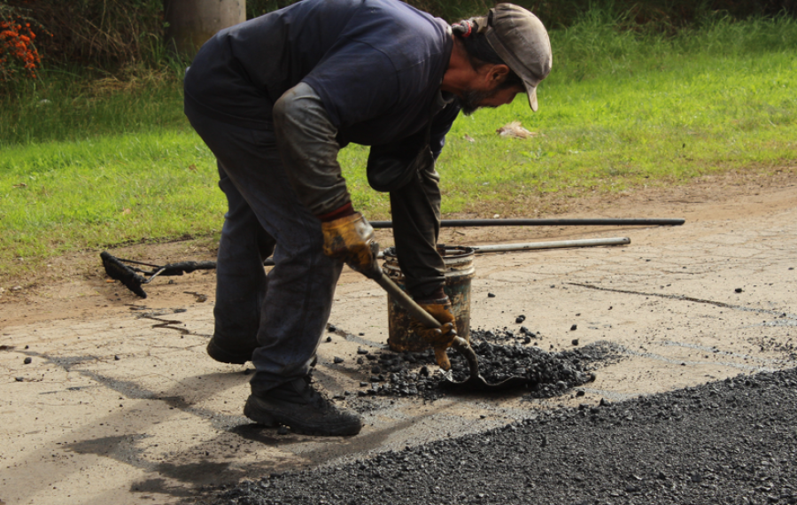El plan de bacheo llegó a otros 13 puntos del Casco Urbano de La Plata con eje en Barrio Hipódromo y la zona de la Estación