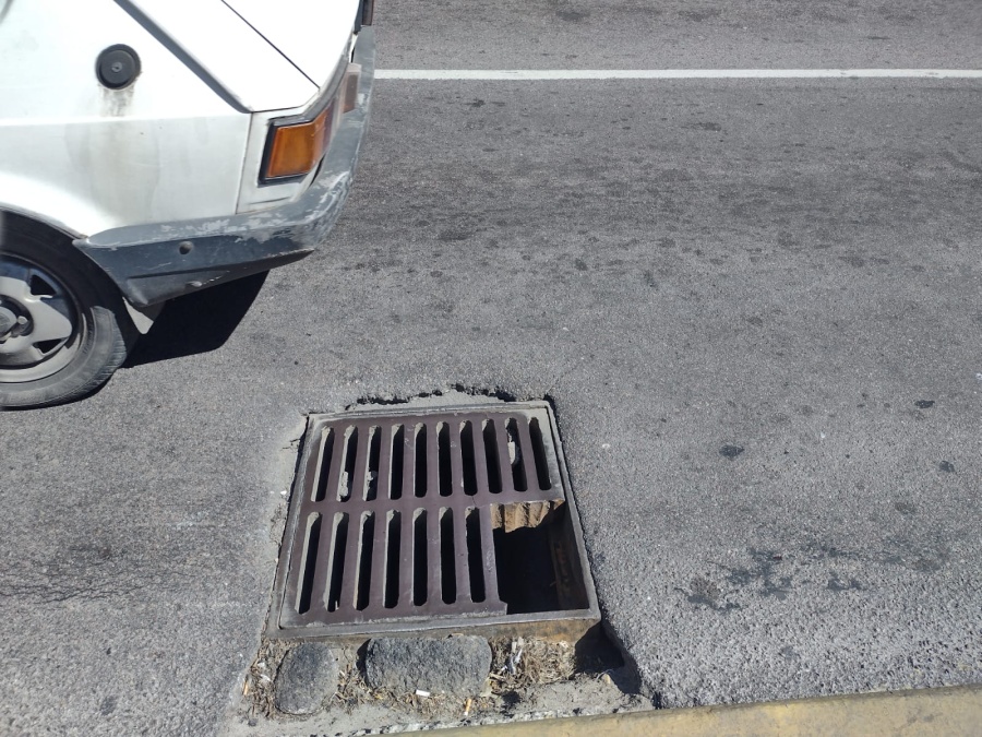 Temor por una ”rejilla floja” en plena avenida 7