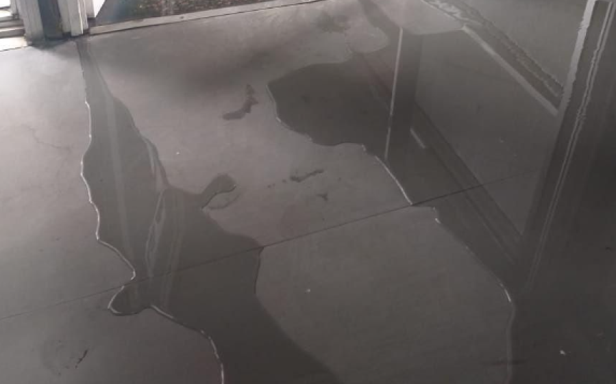 El personal de la Torre I denunció la presencia de líquidos cloacales en uno de sus pisos