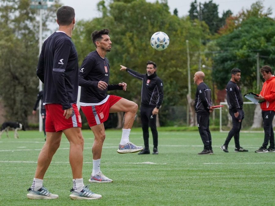 Estudiantes se pone en modo Copa de la Liga y Domínguez perfila cambios