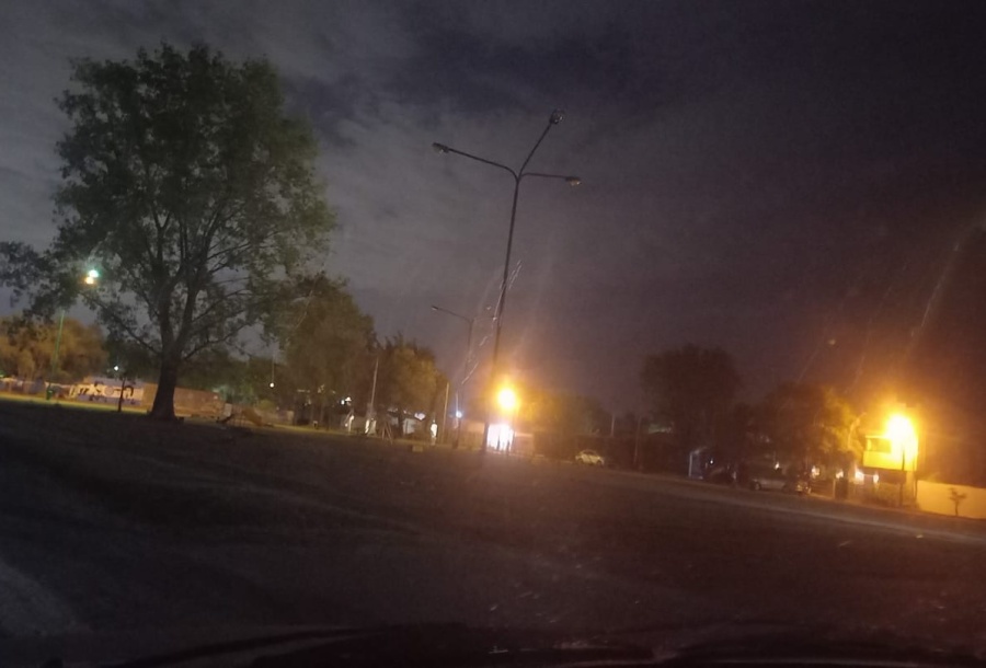 En City Bell reclamaron por la oscuridad en la plaza de 19 y 461