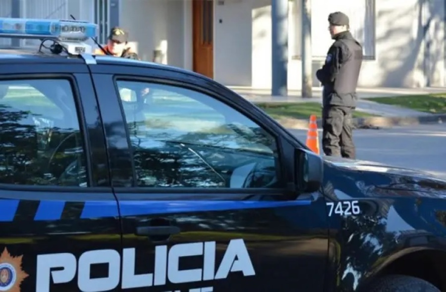 Encontraron muerto a un menor de 4 años adentro de un auto: sus padres fueron detenidos