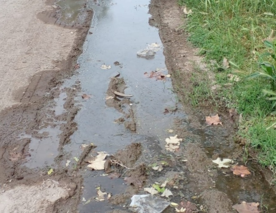 En 8 y 90 alertaron por la baja presión de agua por una importante pérdida