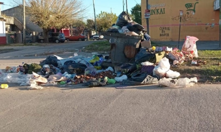 Vecinos de Melchor Romero reclamaron por la acumulación de basura sobre la 155