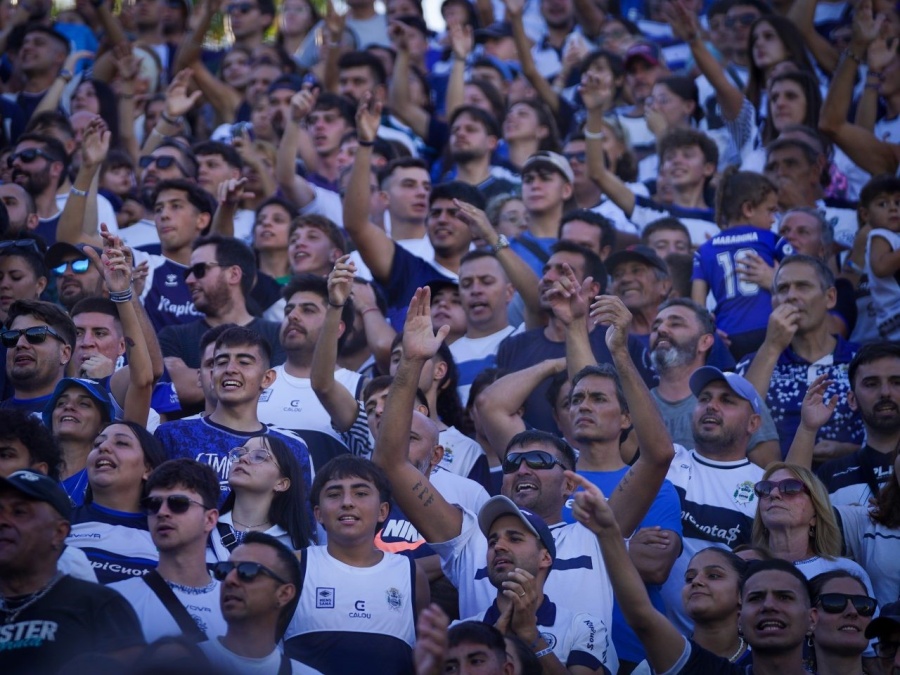 Los hinchas de Gimnasia dejaron en claro a quién pretenden como reemplazante de Madelón